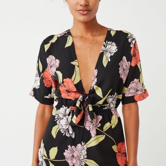 UO Plunging Floral Tie-Front Jumpsuit - Picture 2 of 5